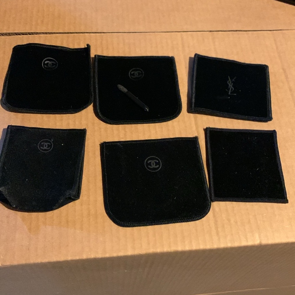 3 sizes of black velvet blush/eyeshadow pouches
